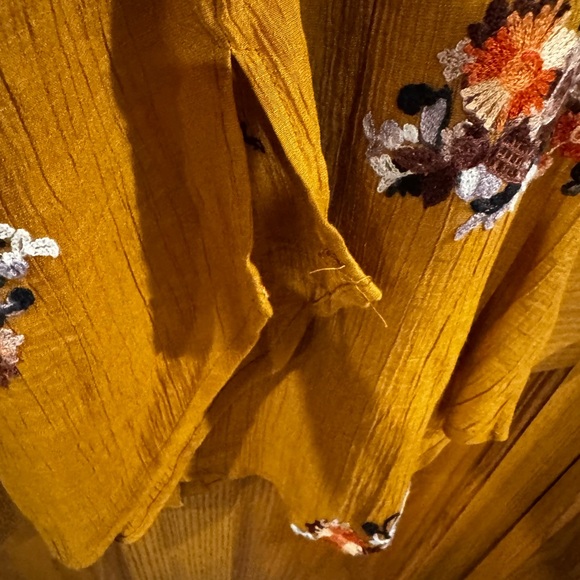 Olive Hill Button Up Scoop Neck Tunic w Floral Embroidery - Picture 10 of 10